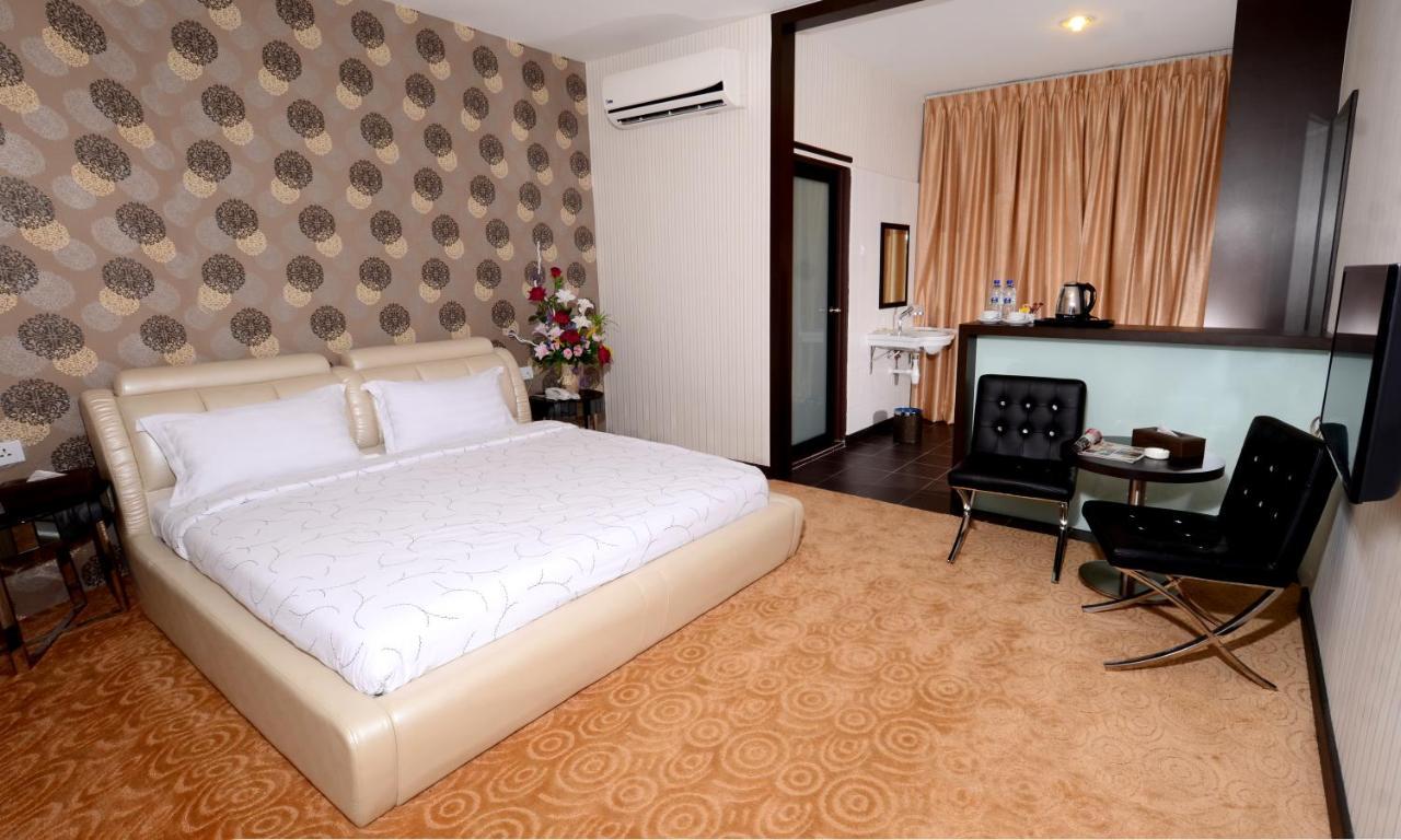 Hotel Tebrau Ct Джохор-Бару Экстерьер фото