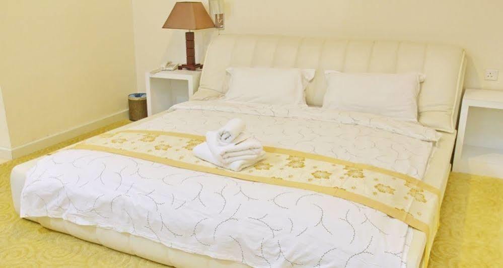 Hotel Tebrau Ct Джохор-Бару Экстерьер фото