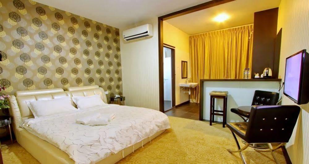 Hotel Tebrau Ct Джохор-Бару Экстерьер фото